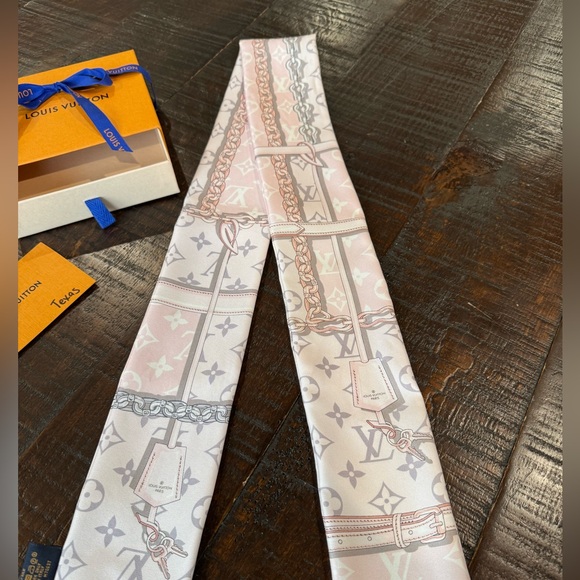 Louis Vuitton Pink Bandeau BRAND NEW - Retired & Rare - Picture 2 of 7